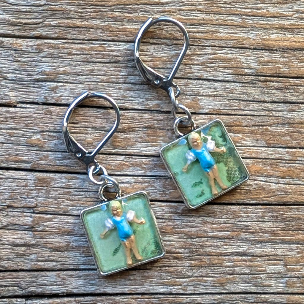 Life's a Beach Earrings - Flora's Floaties