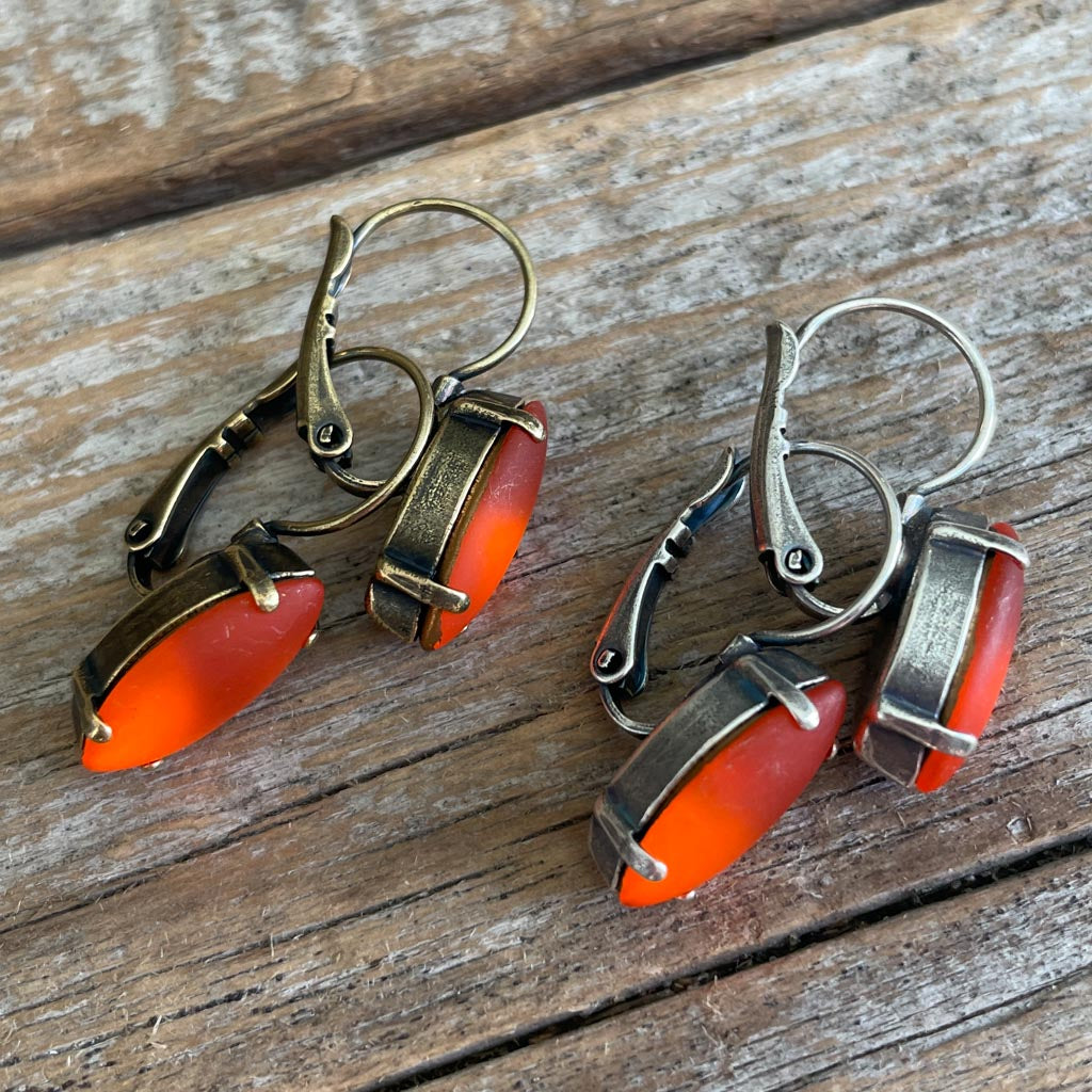 Vintage Glass Earrings - Frosted Hyacinth Leverback