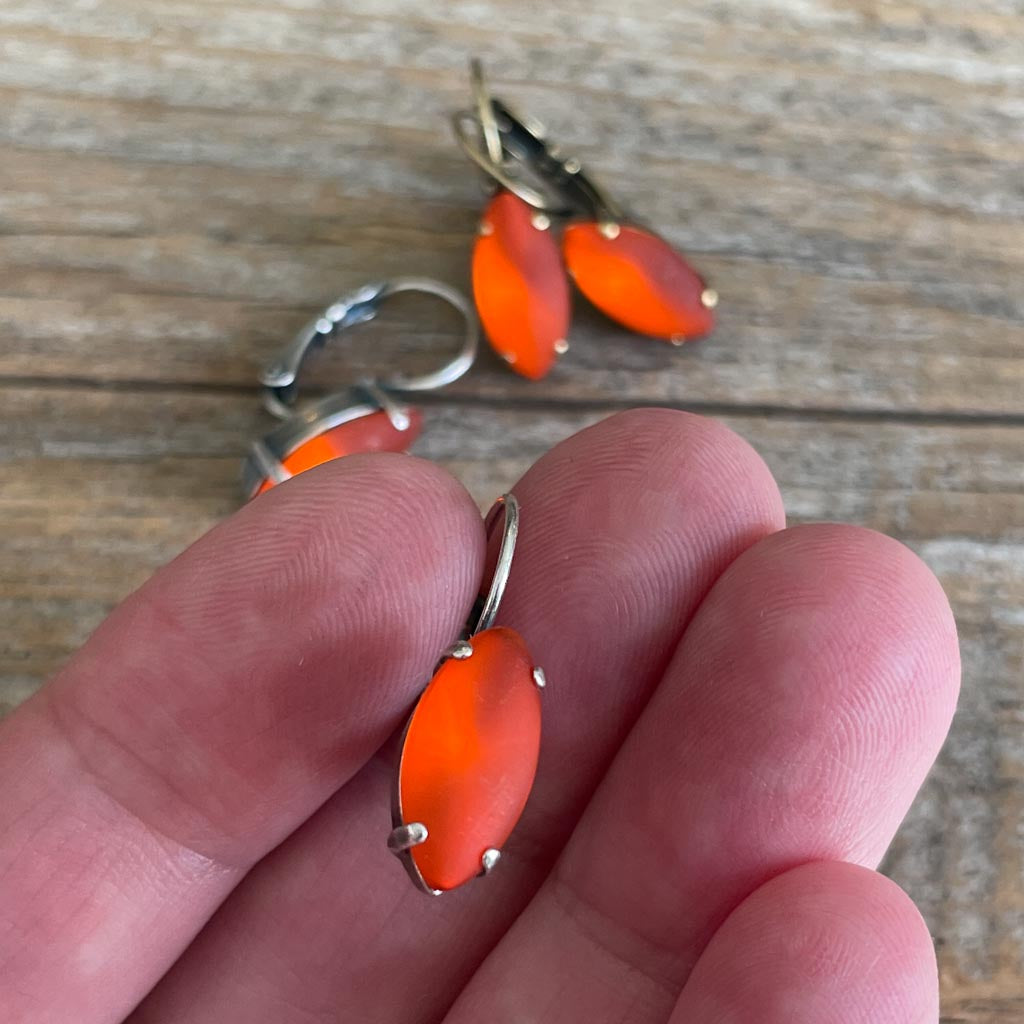 Vintage Glass Earrings - Frosted Hyacinth Leverback