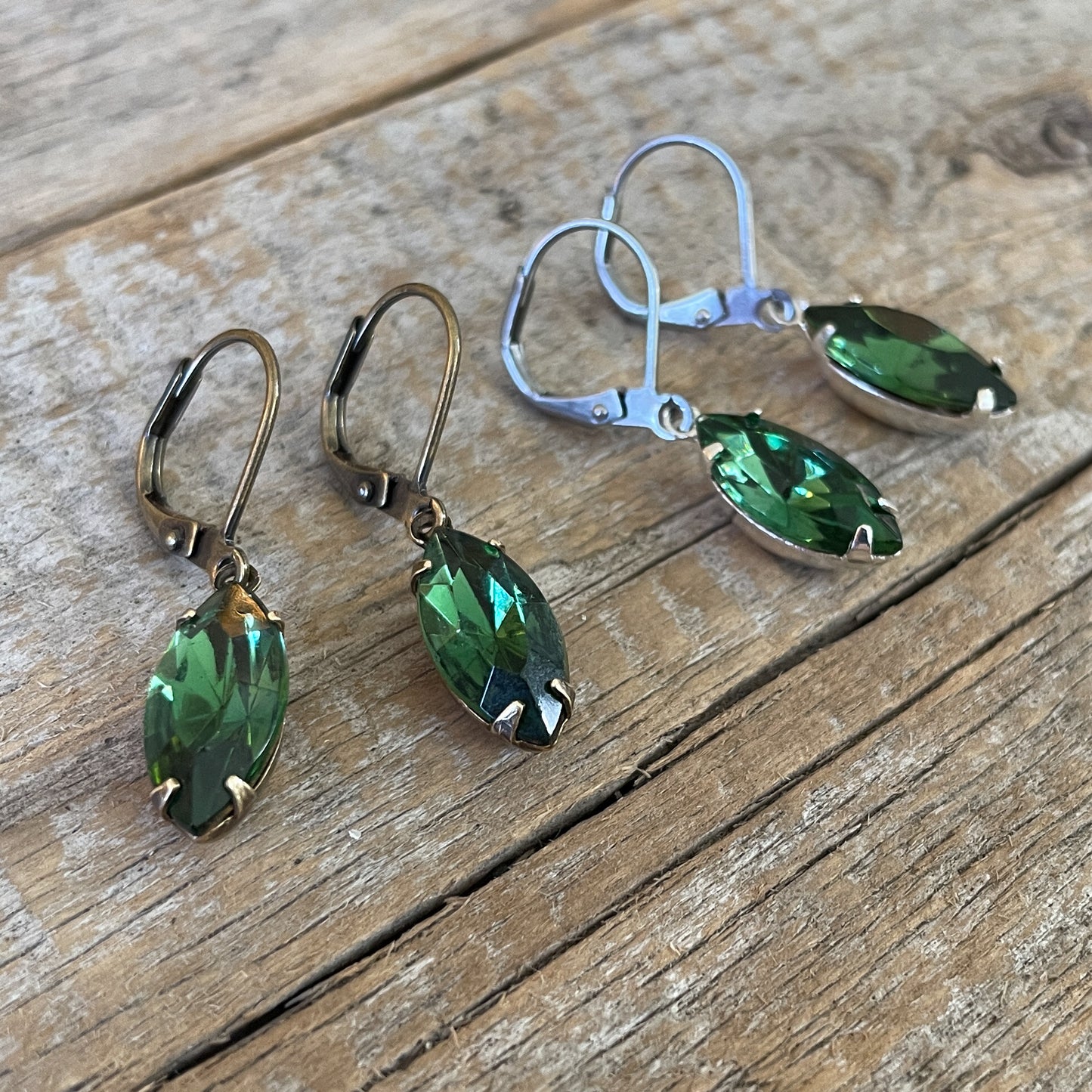 Turmaline Green Vintage Rhinestone Earrings