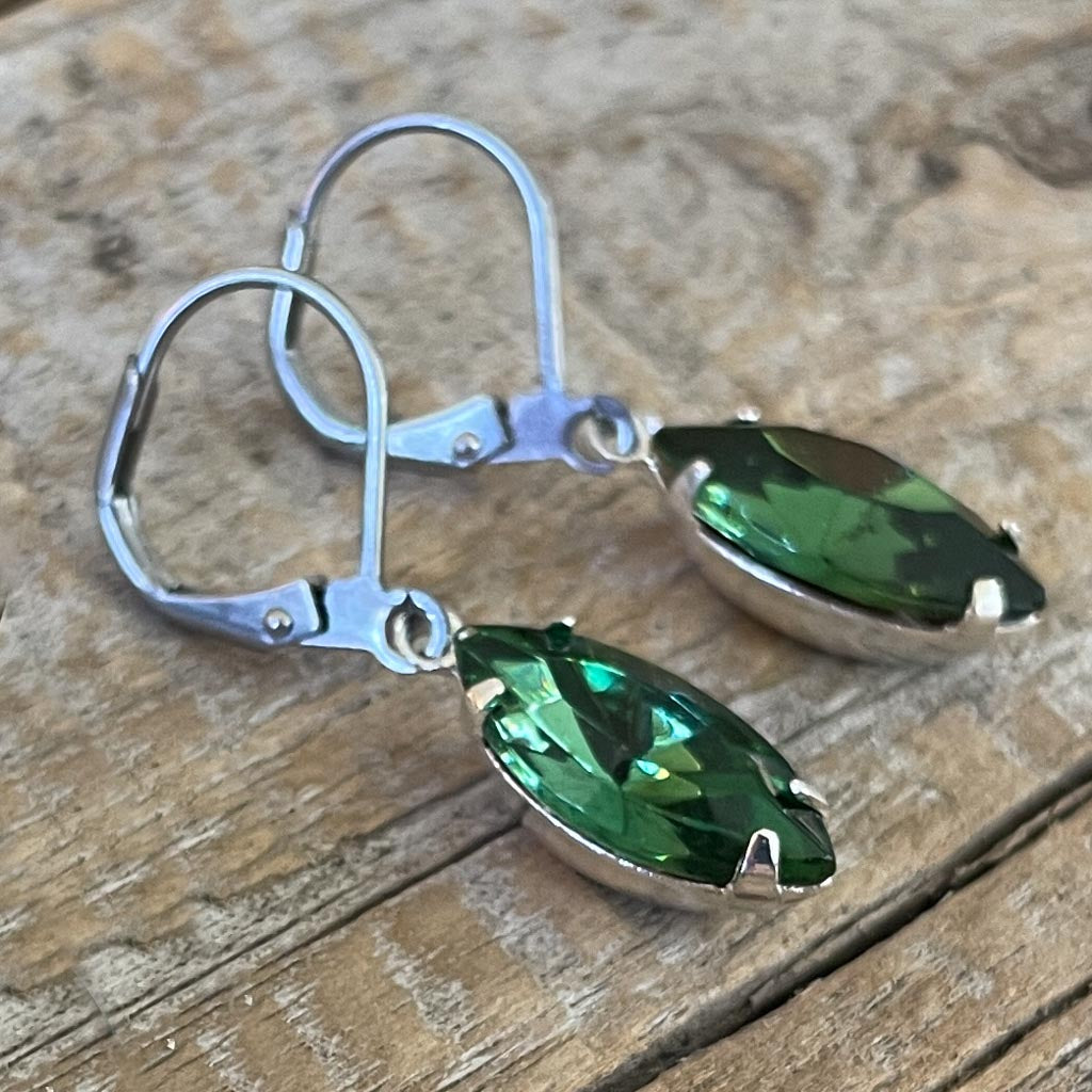 Turmaline Green Vintage Rhinestone Earrings