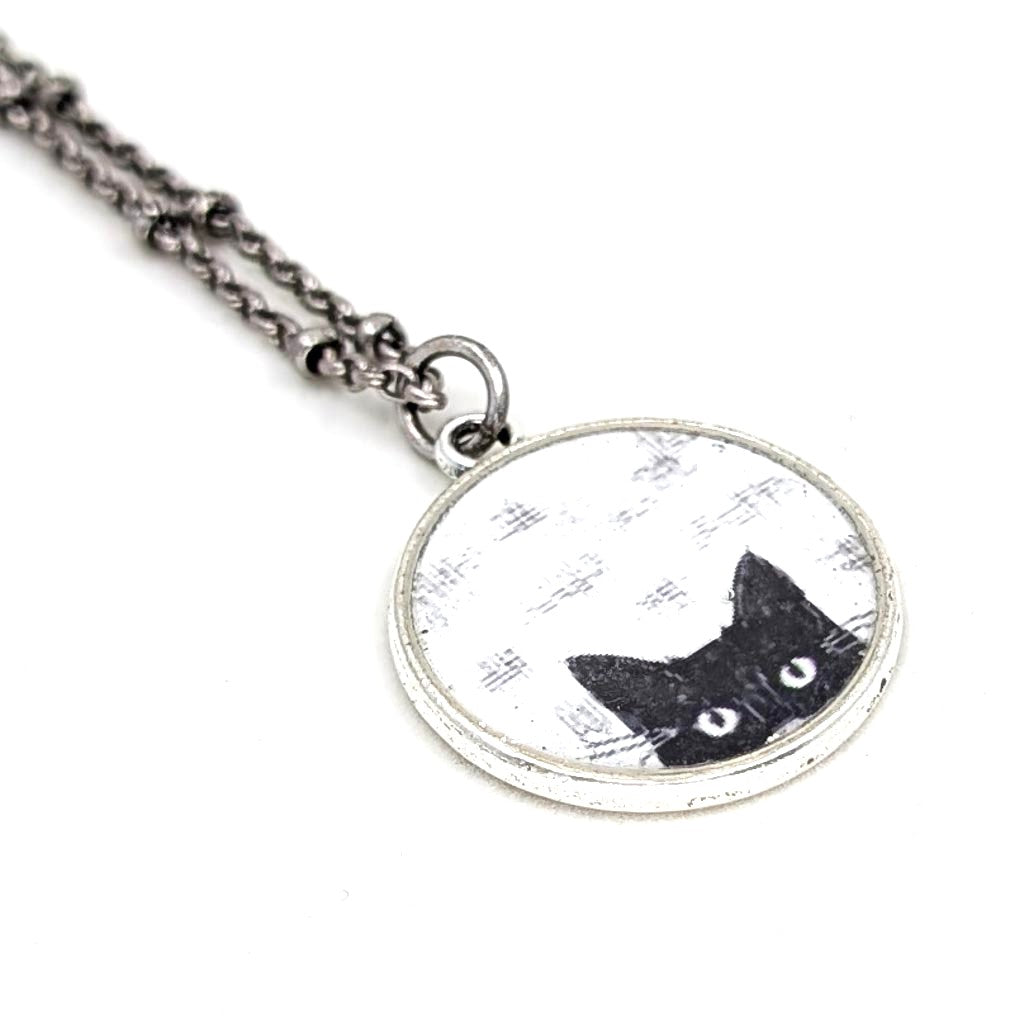 Peeking Peekaboo Cat Necklace - Lucky Cat