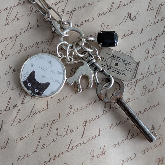 Sly Cat Necklace - Cat Treasures