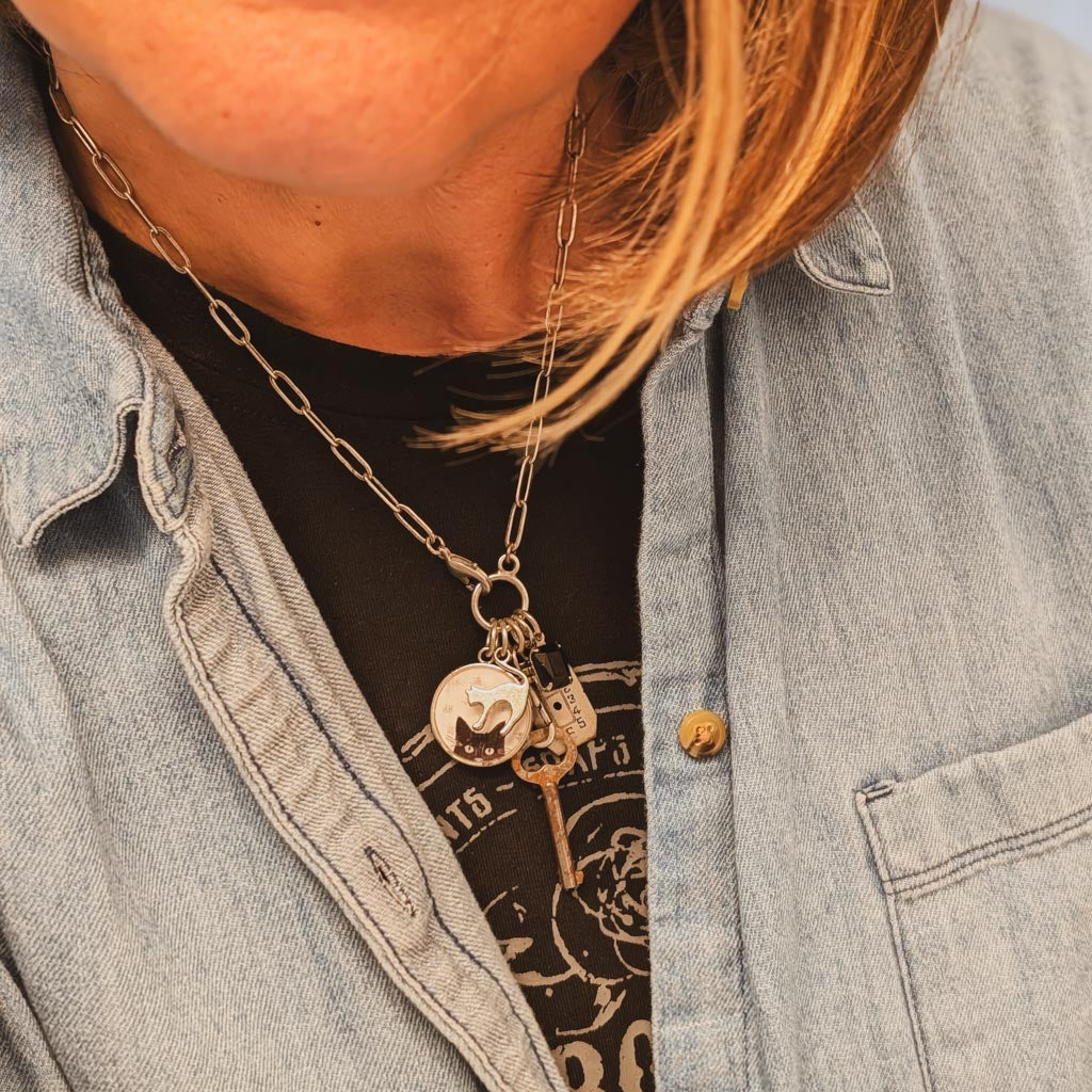 Sly Cat Necklace - Cat Treasures