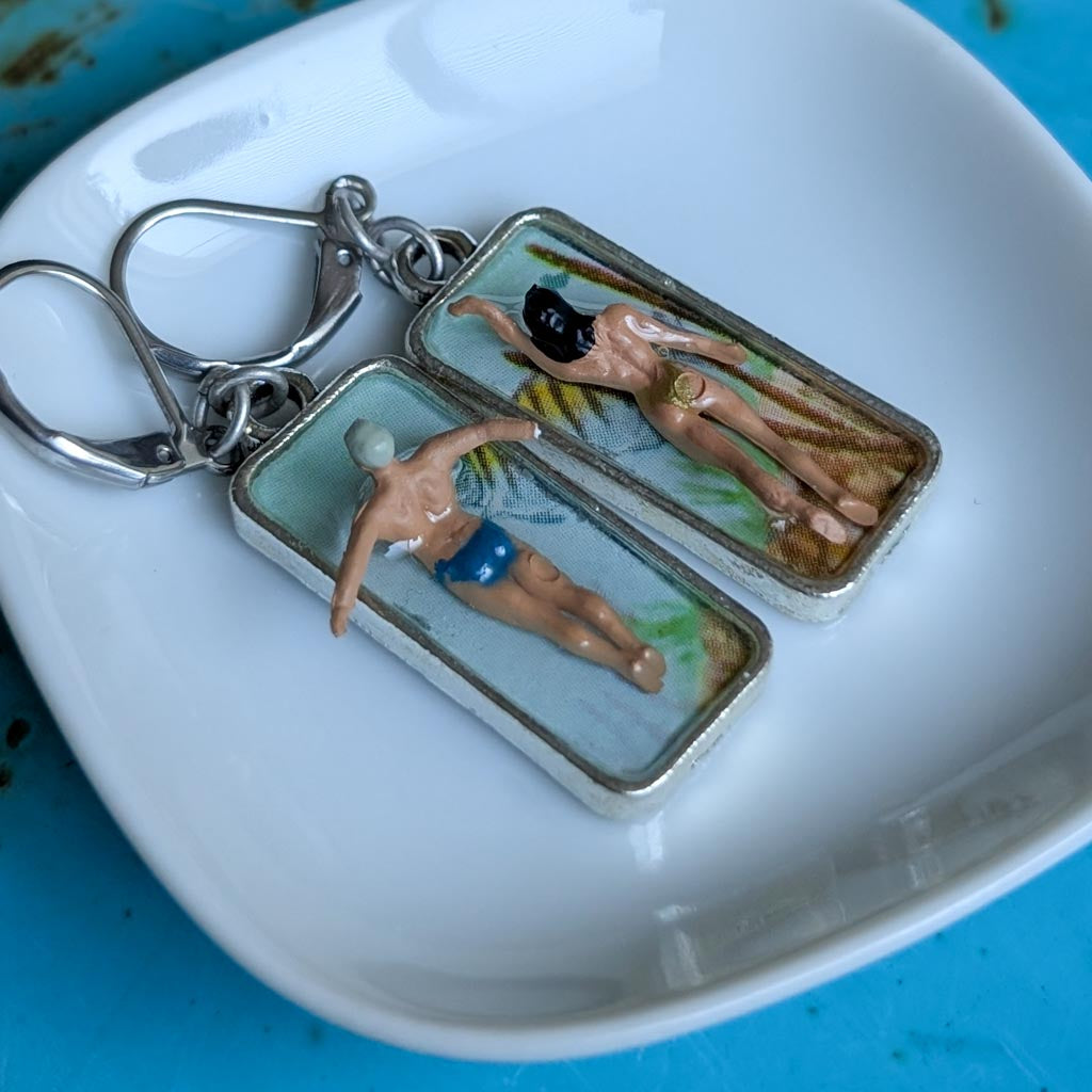 Life's a Beach Earrings - Off the Pier