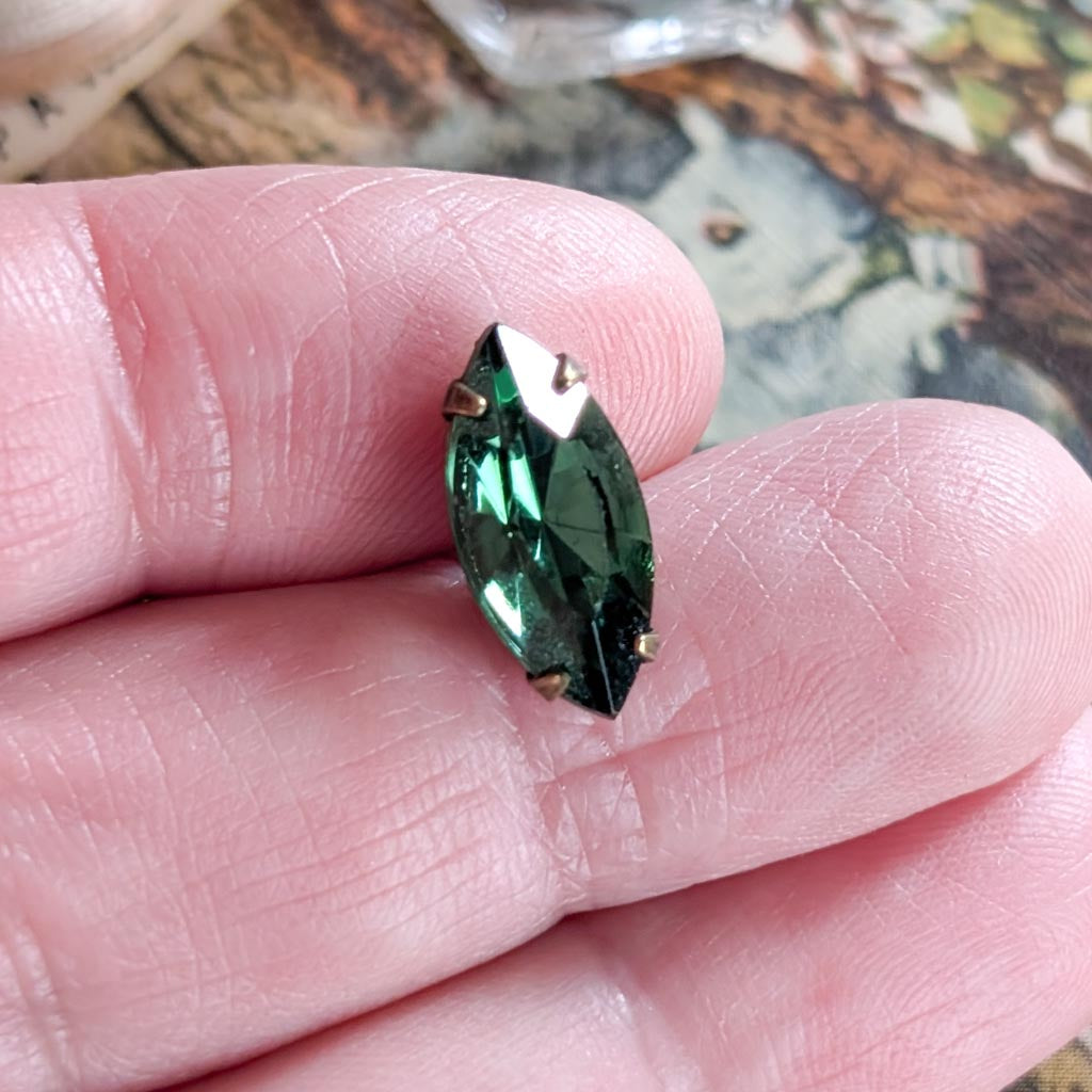 Vintage Glass Post Earrings - Turmaline Green