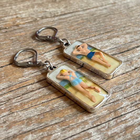 Life's a Beach Earrings - Seaside Sunworshippers