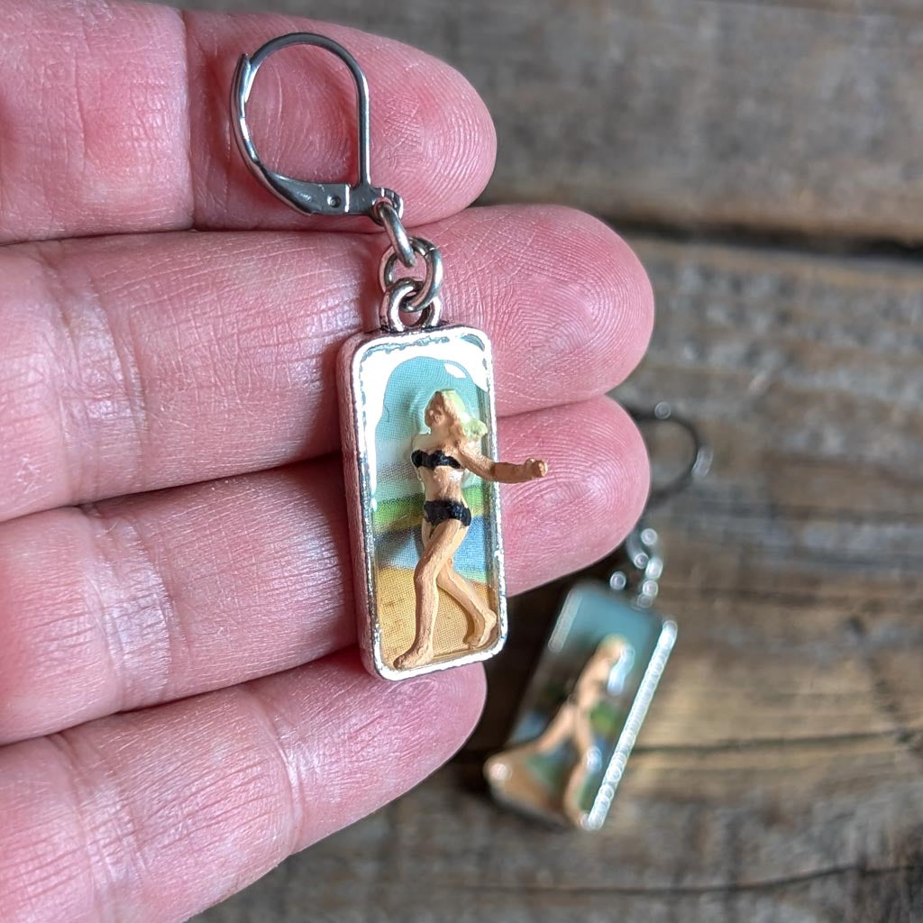 Life's a Beach Earrings - Surf Skipping