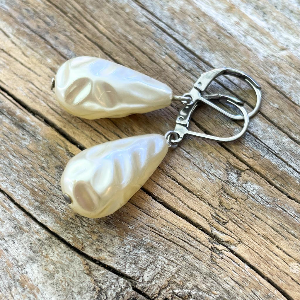Off-White Vintage Baroque-Style Pearl Drop Earrings
