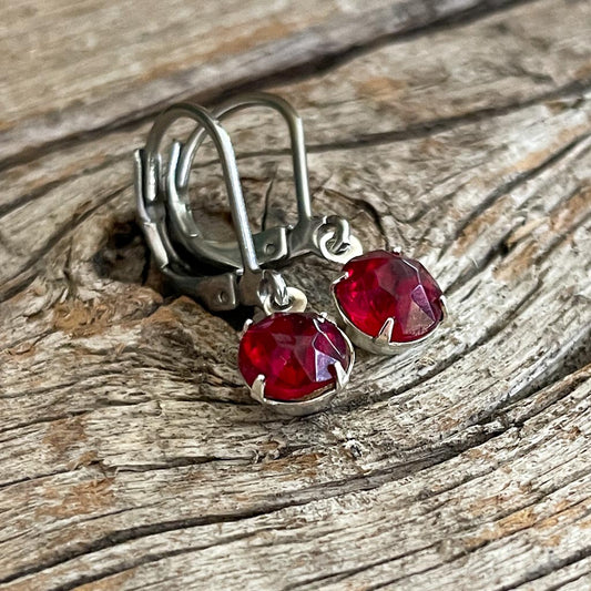 Siam Ruby Vintage Rhinestone Earrings (Small)