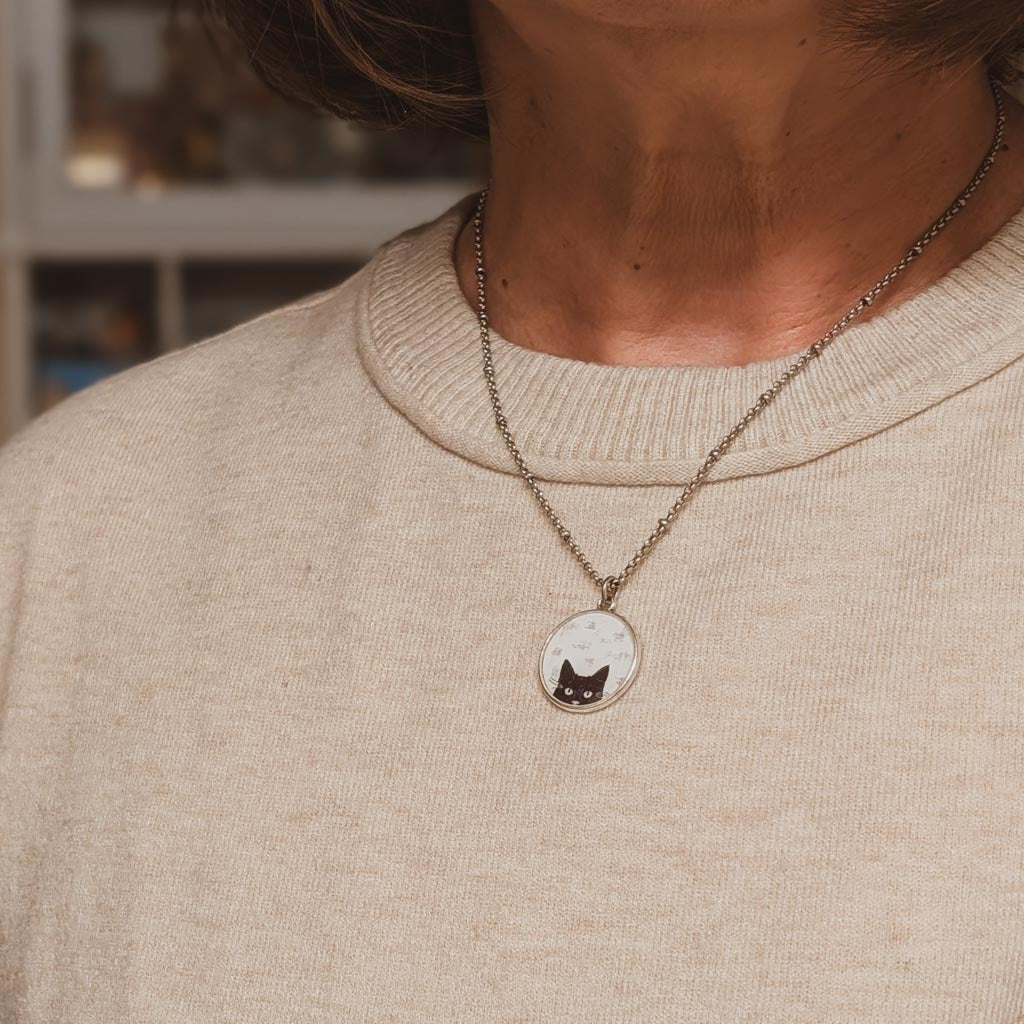 Cat Necklace - Lucky Cat Peeking Cat