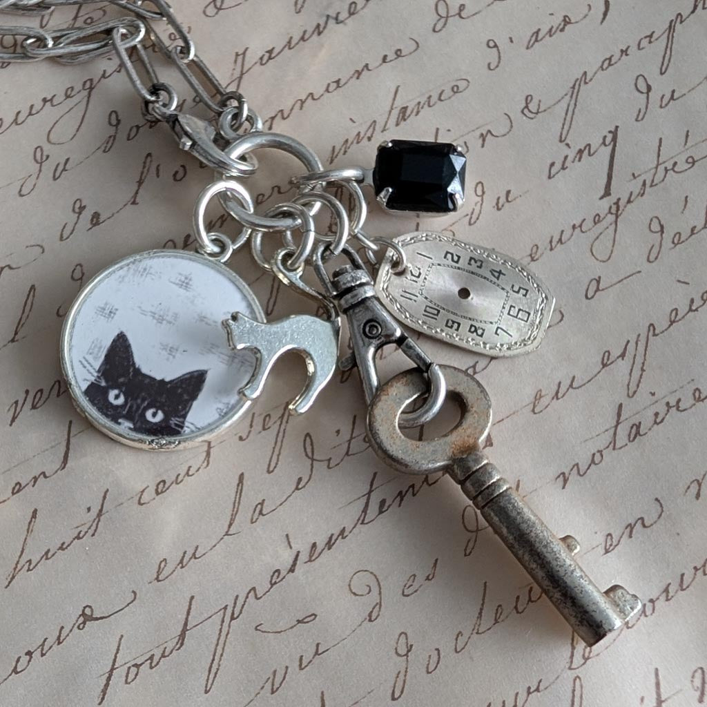 Sly Cat Necklace - Cat Treasures
