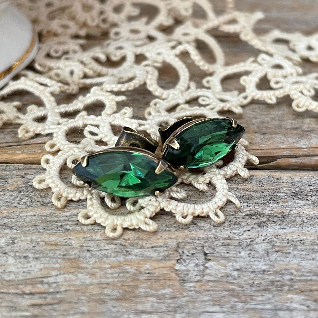 Vintage Glass Post Earrings - Turmaline Green